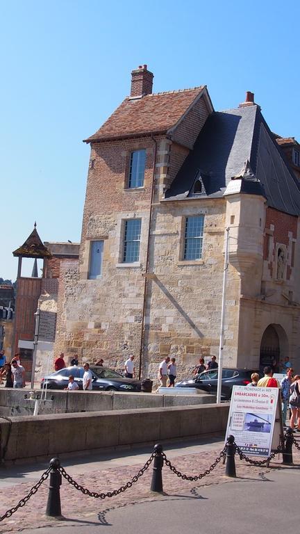 L Appart De La Place Ste Catherine Honfleur Exterior foto
